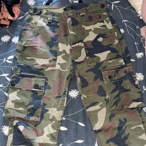 Really cute Bershka camo jeans !!